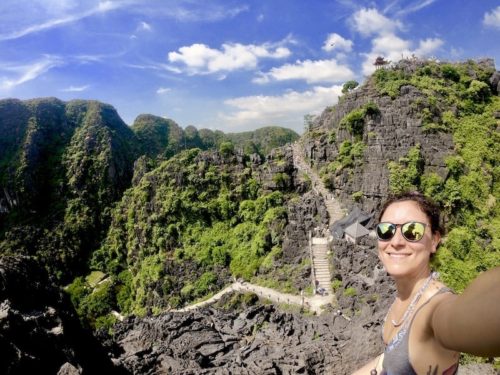 vista mua caves dall'alto a ninh binh in vietnam