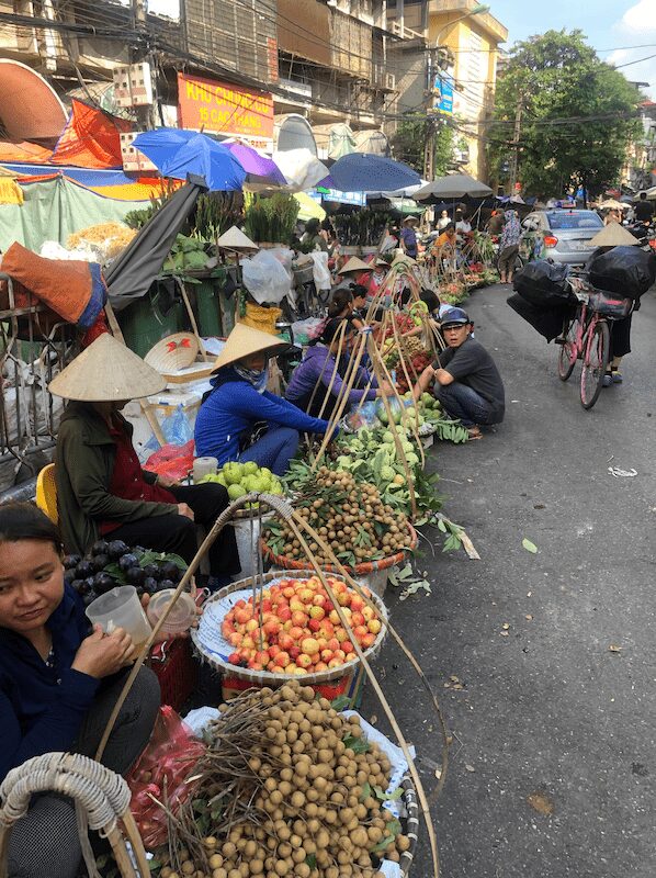 mercato hanoi vecchia old hanoi street food itinerario a piedi